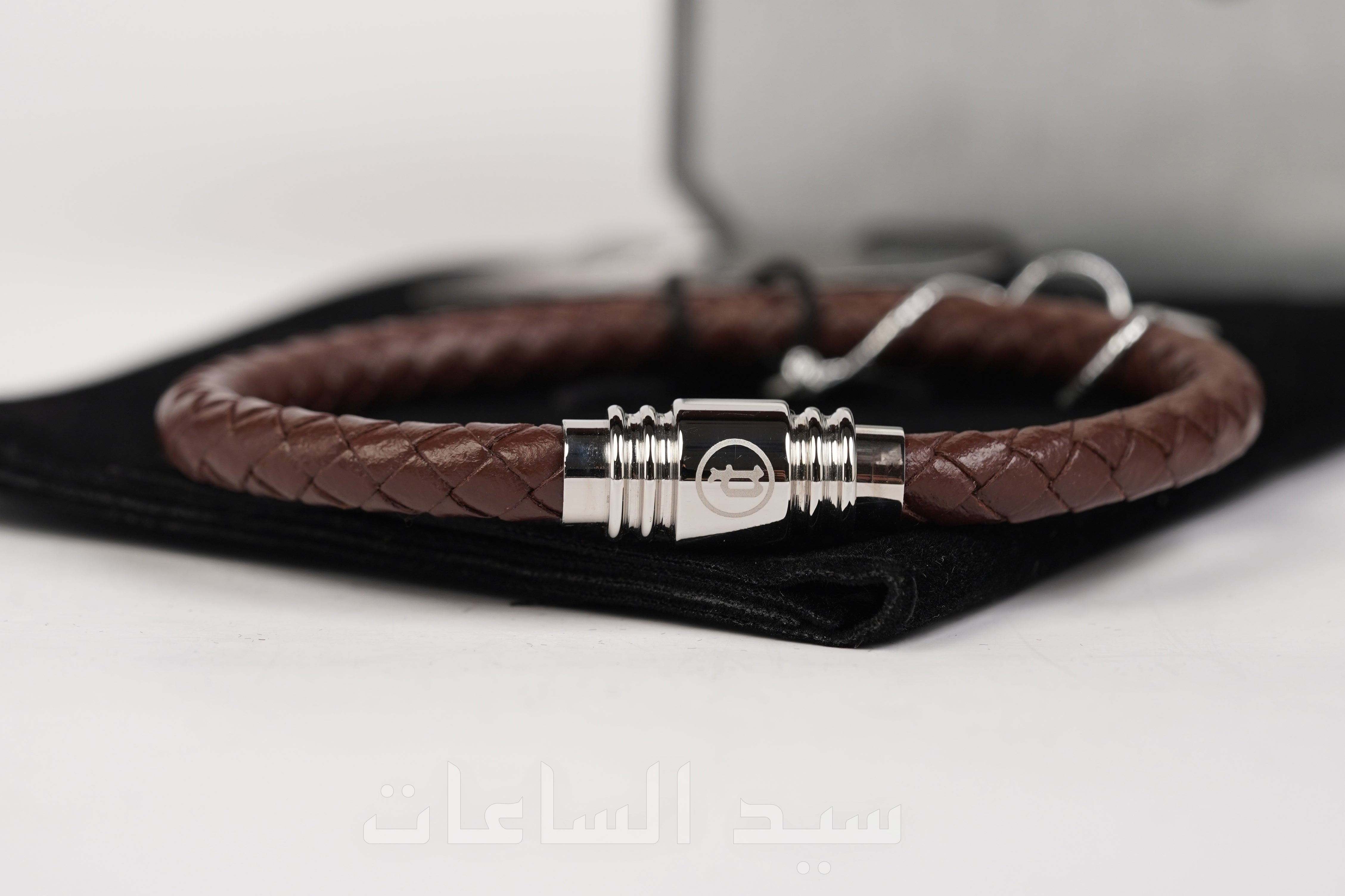 سوار رجالي ماركة بوليس